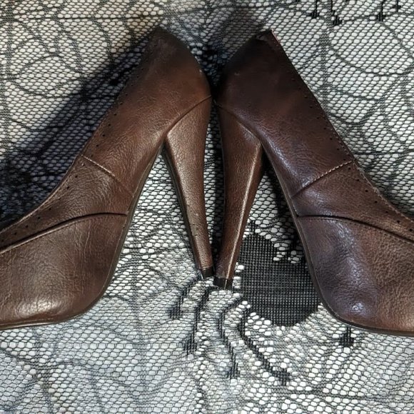 Vintage Pink Duchess Heels - Picture 6 of 6